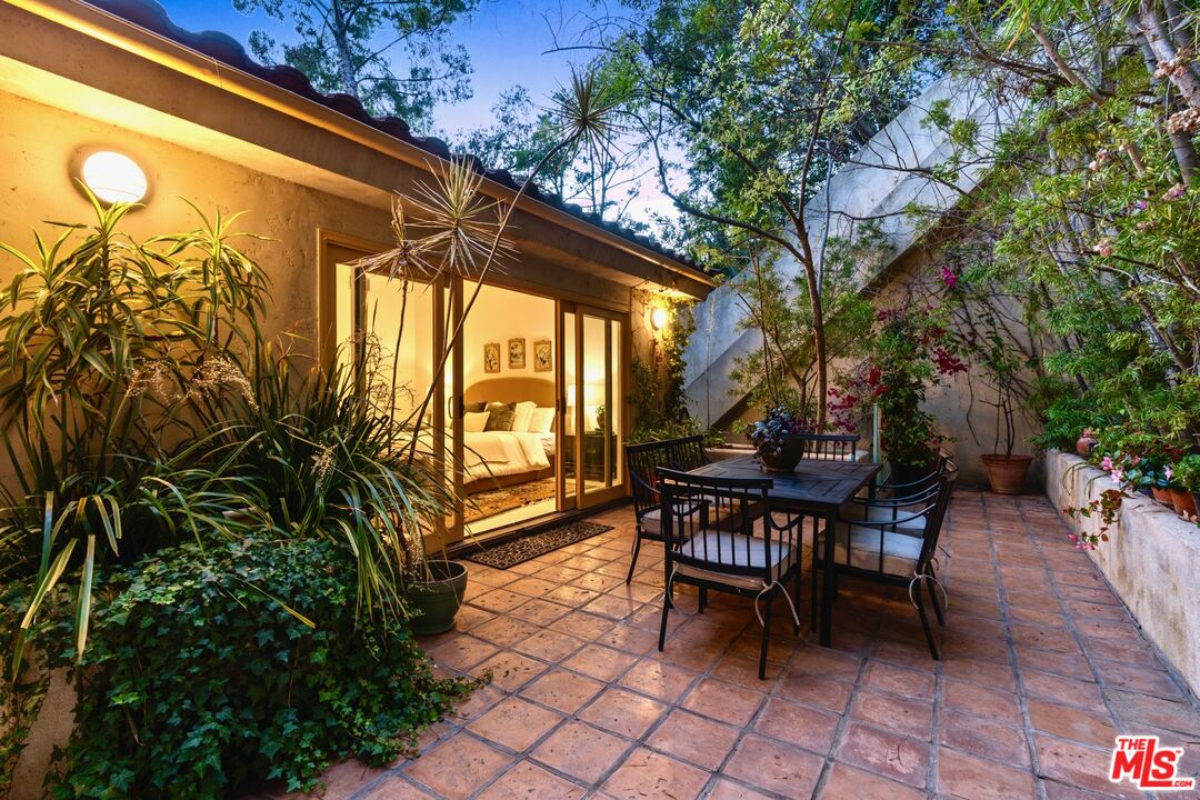 10055 Reevesbury Drive Beverly Hills, CA 90210 - Photo 30 of 36