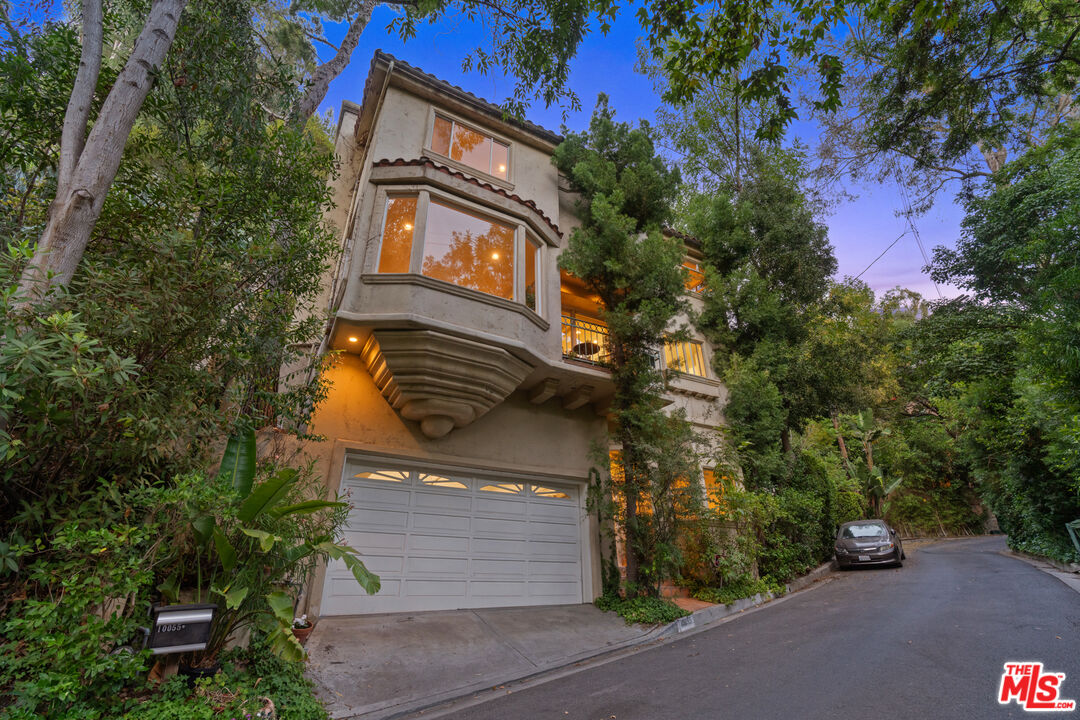 10055 Reevesbury Drive Beverly Hills, CA 90210 - Photo 32 of 36