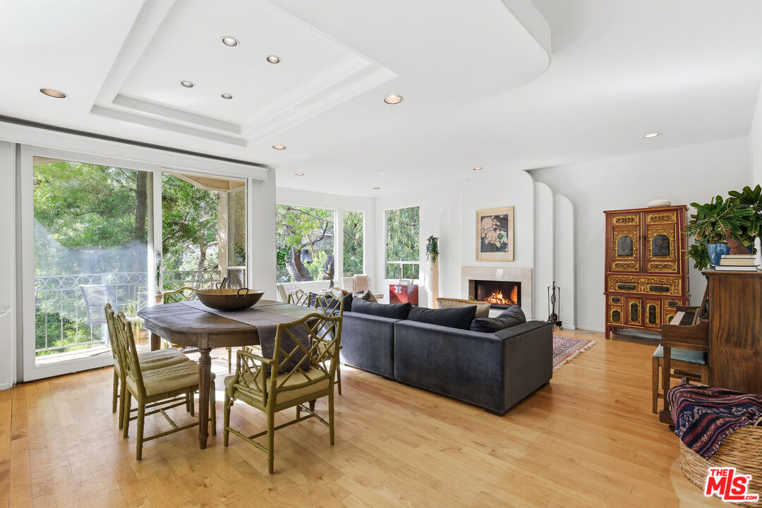 10055 Reevesbury Drive Beverly Hills, CA 90210 - Photo 4 of 36
