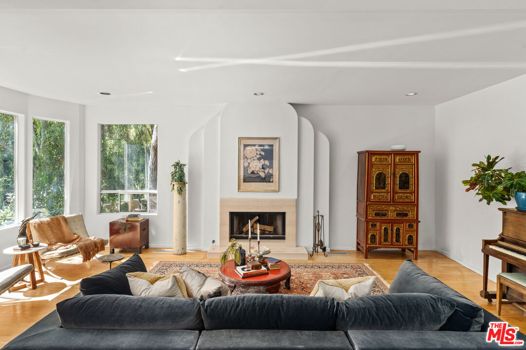 10055 Reevesbury Drive Beverly Hills, CA 90210 - Photo 5 of 36