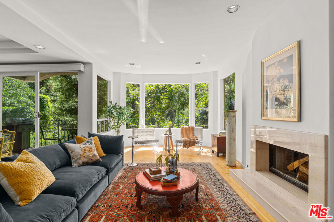 10055 Reevesbury Drive Beverly Hills, CA 90210 - Photo 6 of 36