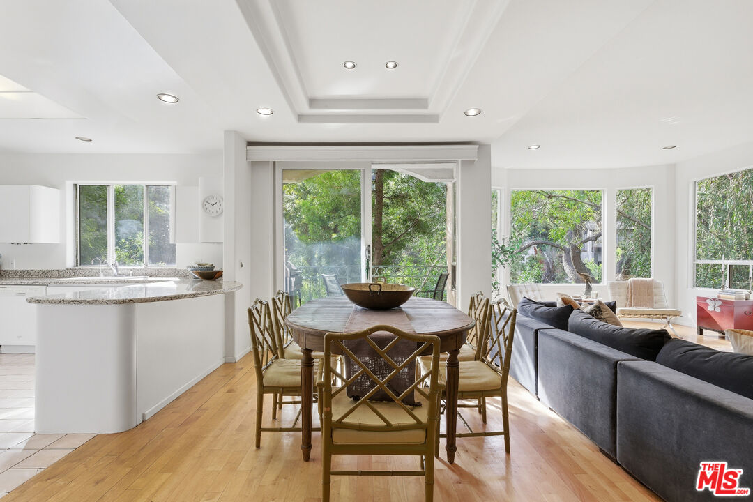 10055 Reevesbury Drive Beverly Hills, CA 90210 - Photo 7 of 36