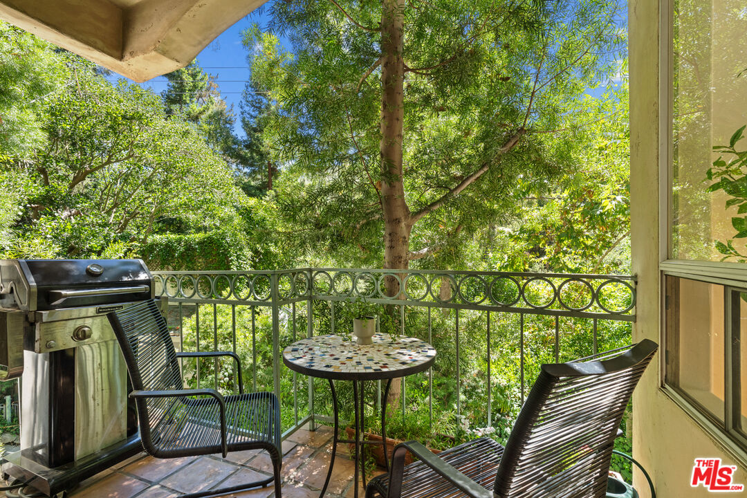 10055 Reevesbury Drive Beverly Hills, CA 90210 - Photo 9 of 36