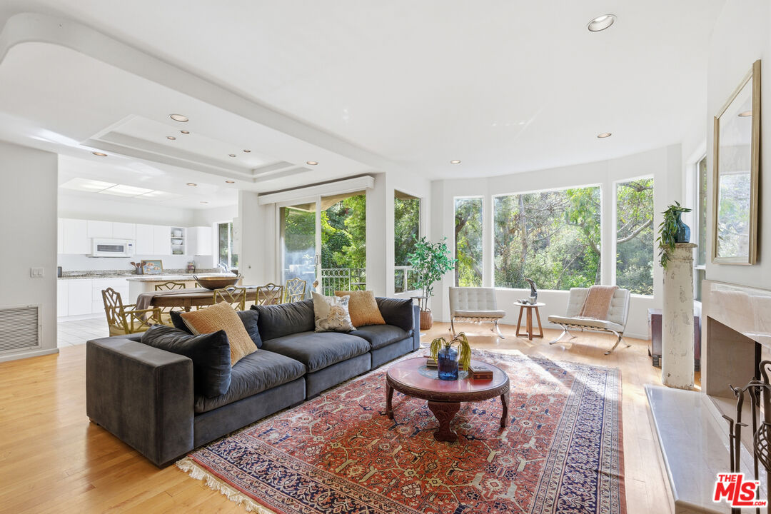 10055 Reevesbury Drive Beverly Hills, CA 90210 - Photo 9 of 36