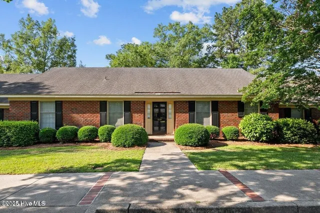 $1,500 | 809 Greenbriar Road, Kinston, NC 28501