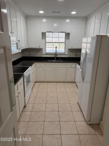 $1,500 | 809 Greenbriar Road, Kinston, NC 28501