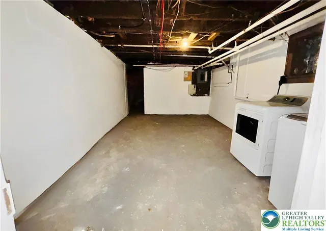 a view of utility room