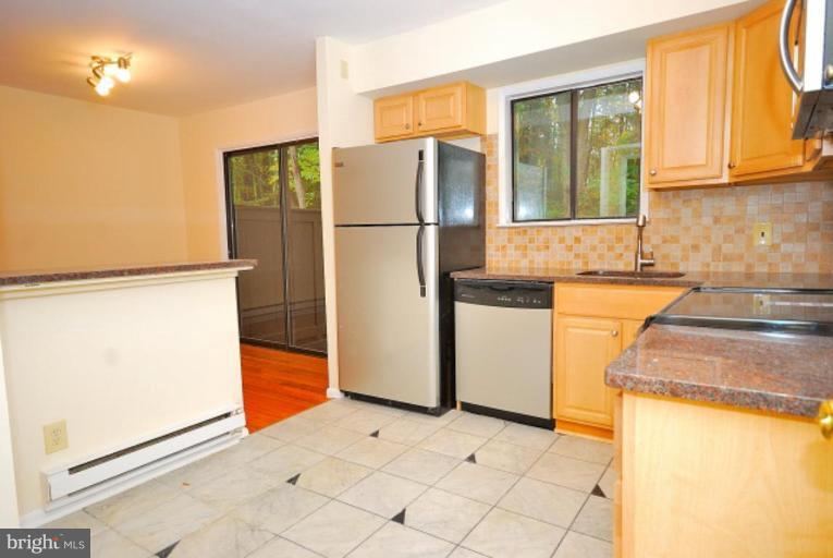 2204 Lofty Heights Place Reston, VA 20191 - Photo 11 of 19 Kitchen
