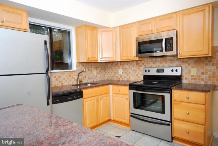 2204 Lofty Heights Place Reston, VA 20191 - Photo 13 of 19 Kitchen #3