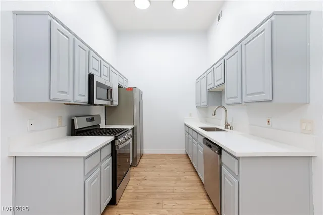 $1,850 | 2305 West Horizon Ridge Parkway, Unit 1822, Henderson, NV 89052