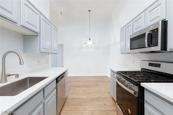 $1,850 | 2305 West Horizon Ridge Parkway, Unit 1822, Henderson, NV 89052