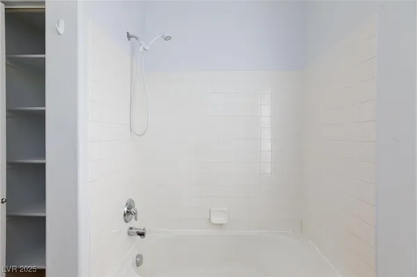 $1,850 | 2305 West Horizon Ridge Parkway, Unit 1822, Henderson, NV 89052
