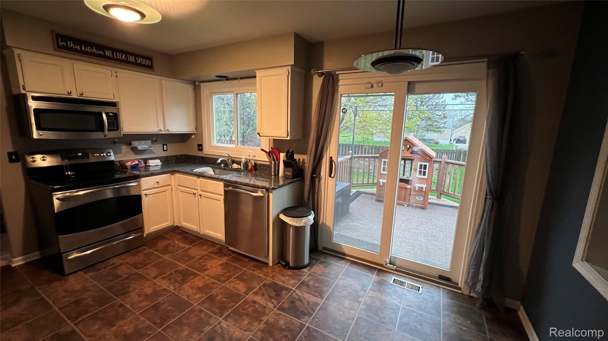 176 Harvard Street Canton, MI 48188 - Photo 14 of 35 tempImageTeZq1A.jpg