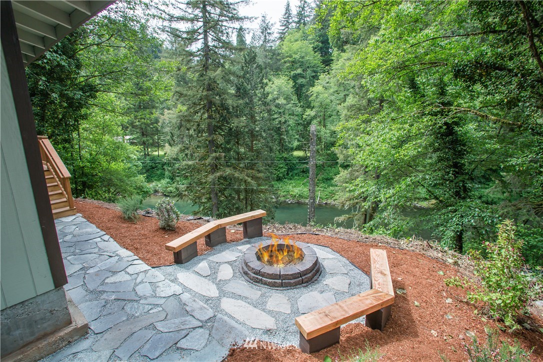 5152 Kalama River Road Kalama, WA 98625 - Photo 2 of 20 Gallery Image 2