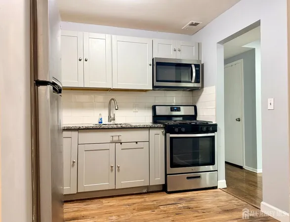 $2,150 | 128 College Drive, Edison, NJ 08817