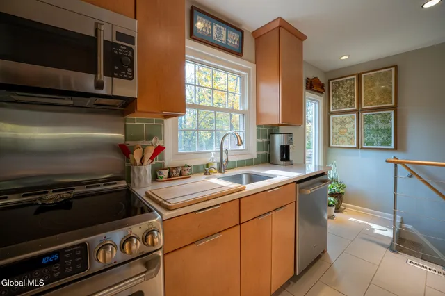 $419,900 | 481 Huron Road, Bethlehem, NY 12054