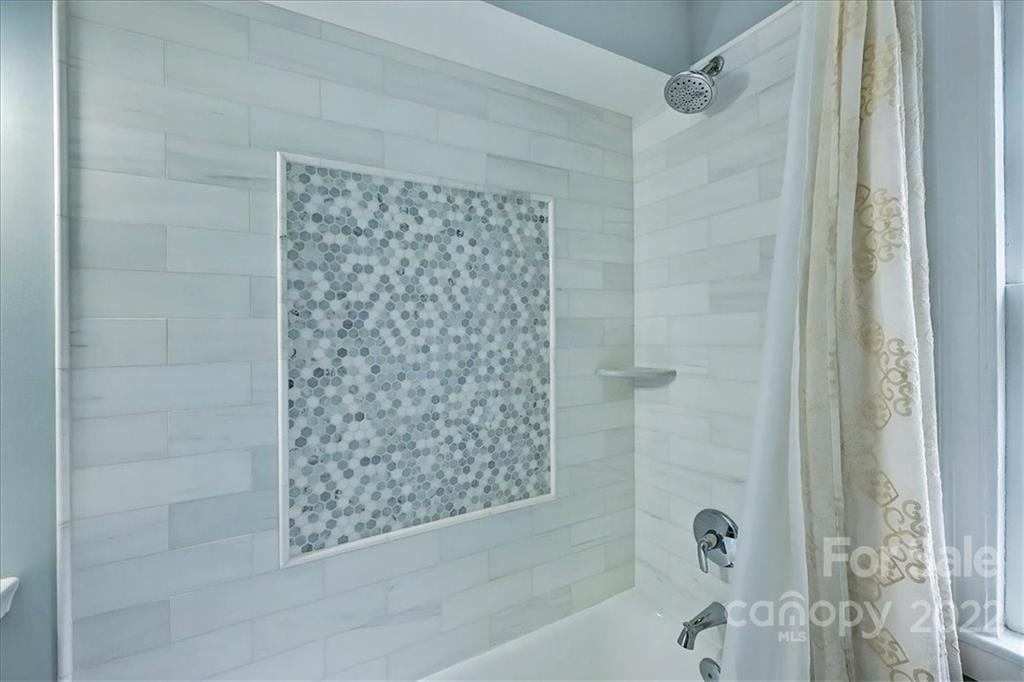 104 Colville Road, Unit 41C Charlotte, NC 28207 - Photo 11 of 22 a bathroom with a bathtub and shower