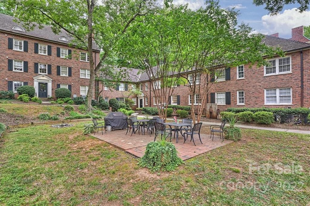 104 Colville Road, Unit 41C Charlotte, NC 28207 - Photo 18 of 22 a view of a chairs and table in backyard