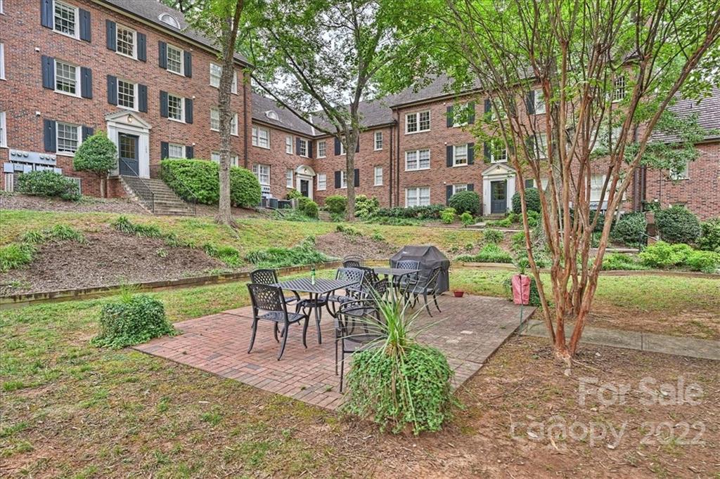 104 Colville Road, Unit 41C Charlotte, NC 28207 - Photo 19 of 22 a view of a yard with a table and chairs in patio