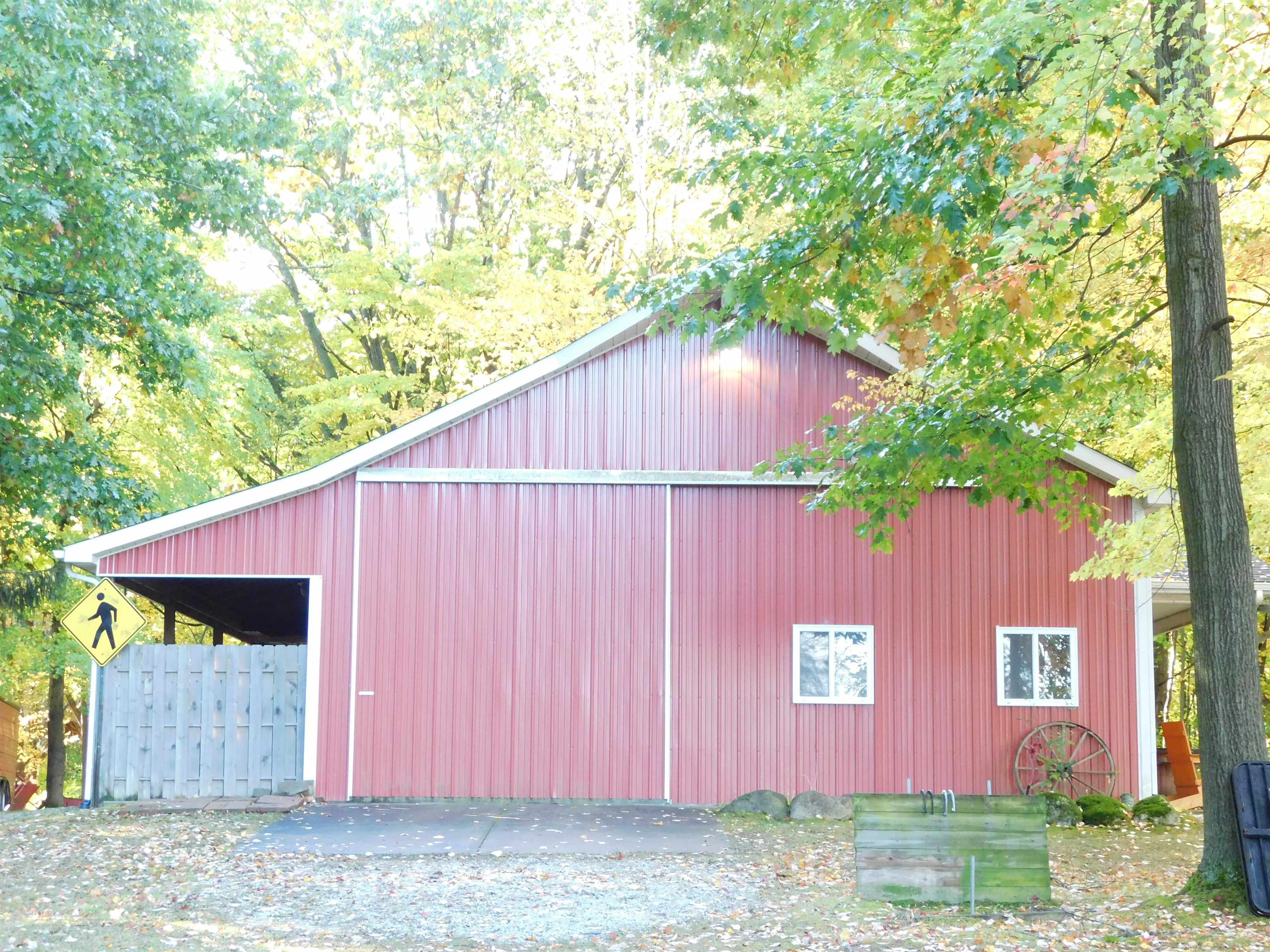 5182 General Squier Road Dryden, MI 48428 - Photo 33 of 42 Barn