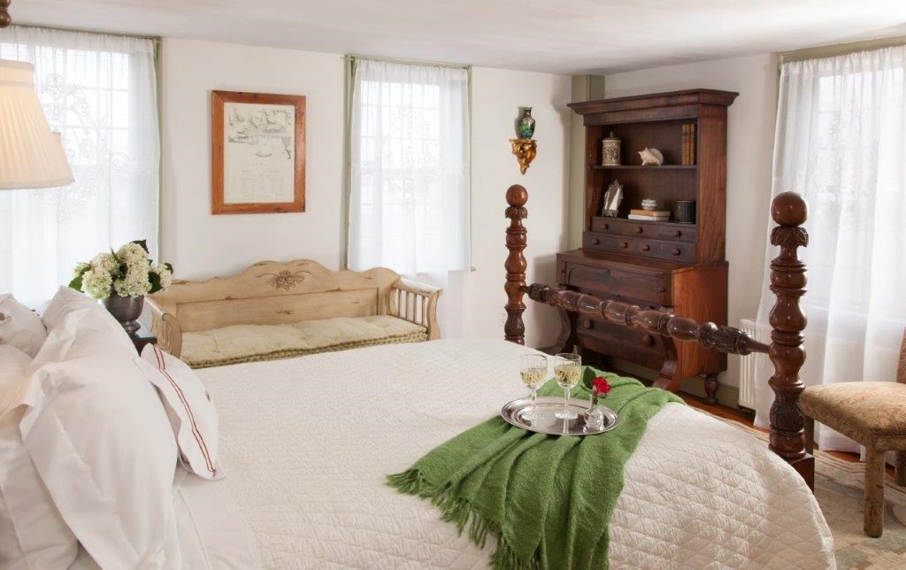 37 Marsh Street Newport, RI 02840 - Photo 12 of 26 2 of 4- Queen