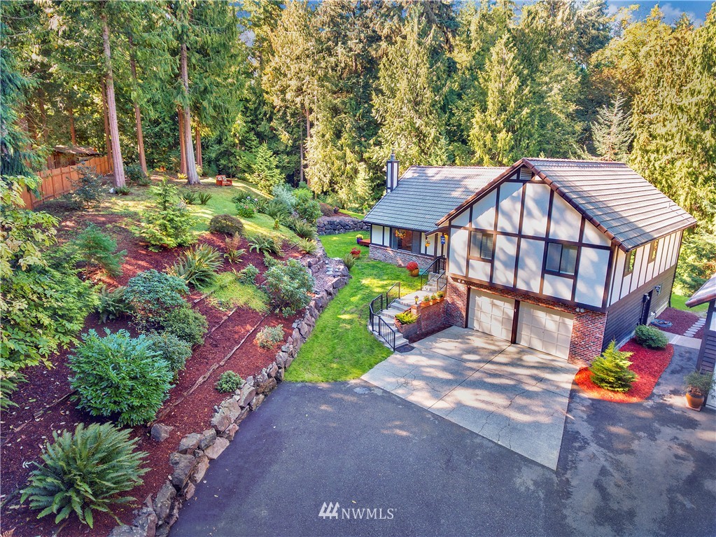 17130 Gravenstein Road Bothell, WA 98012 - Photo 2 of 20