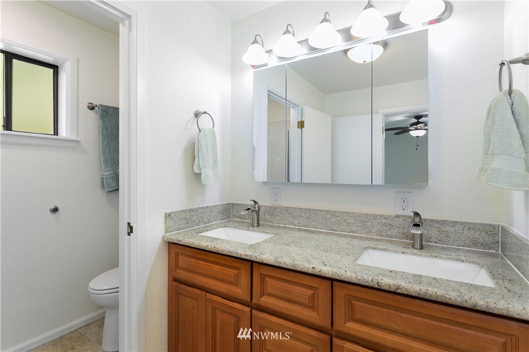 17130 Gravenstein Road Bothell, WA 98012 - Photo 12 of 20