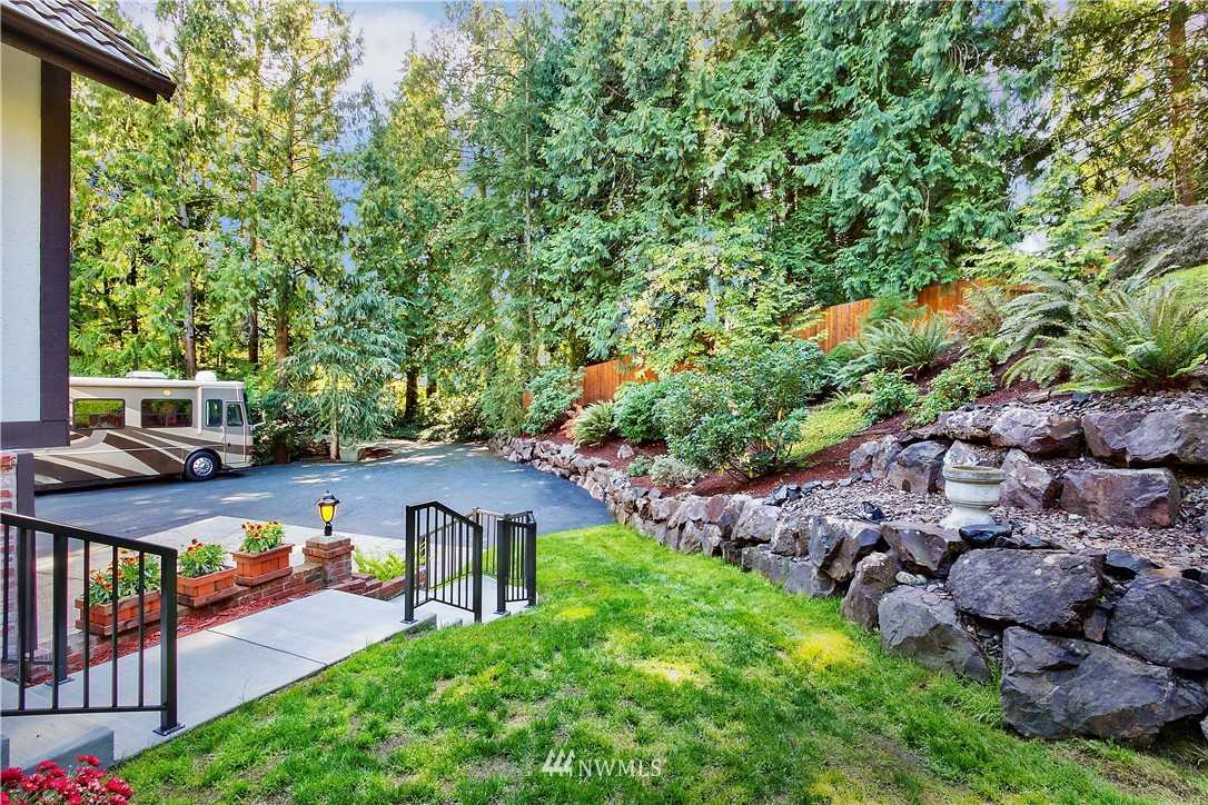 17130 Gravenstein Road Bothell, WA 98012 - Photo 4 of 20