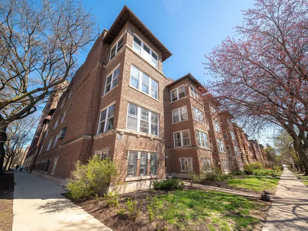 $295,000 | 1260 West Columbia Avenue, Unit 2, Chicago, IL 60626