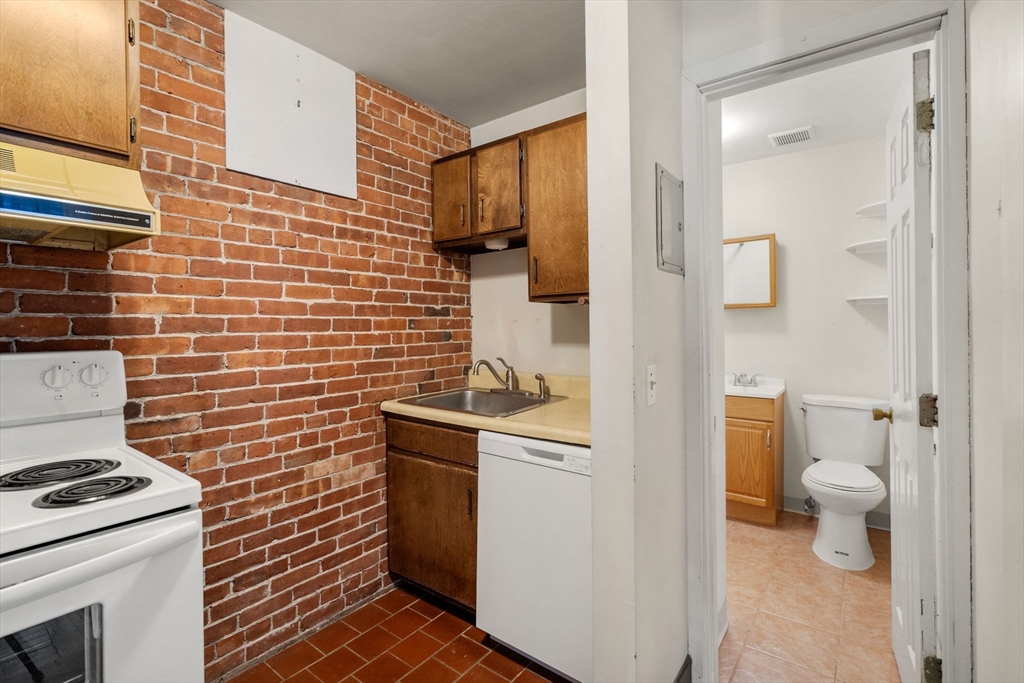 103 Beacon Street, Unit 3F Boston, MA 02116 - Photo 17 of 21