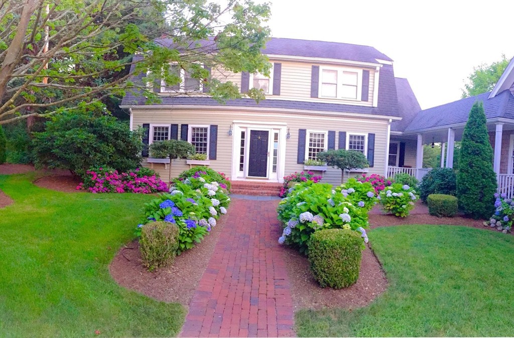 577 Bay Road Duxbury, MA 02332 - Photo 1 of 30 Gallery Image 1