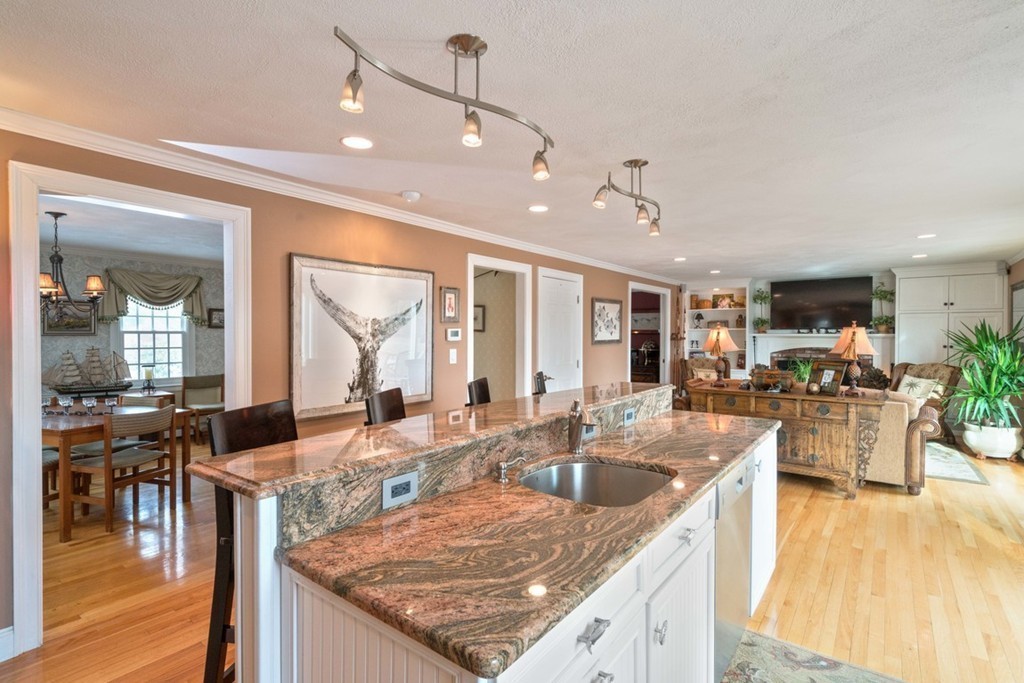 577 Bay Road Duxbury, MA 02332 - Photo 9 of 30 Gallery Image 9