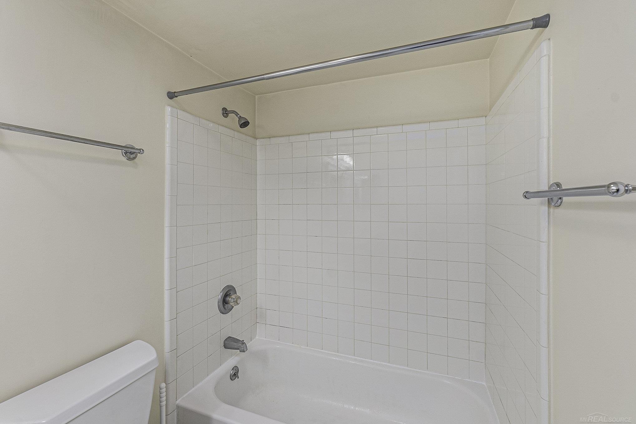 1673 Riverside Drive Rochester Hills, MI 48309 - Photo 15 of 19