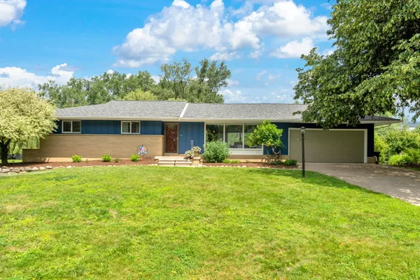 $499,000 | 2348 Pine Lake Road, West Bloomfield, MI 48324
