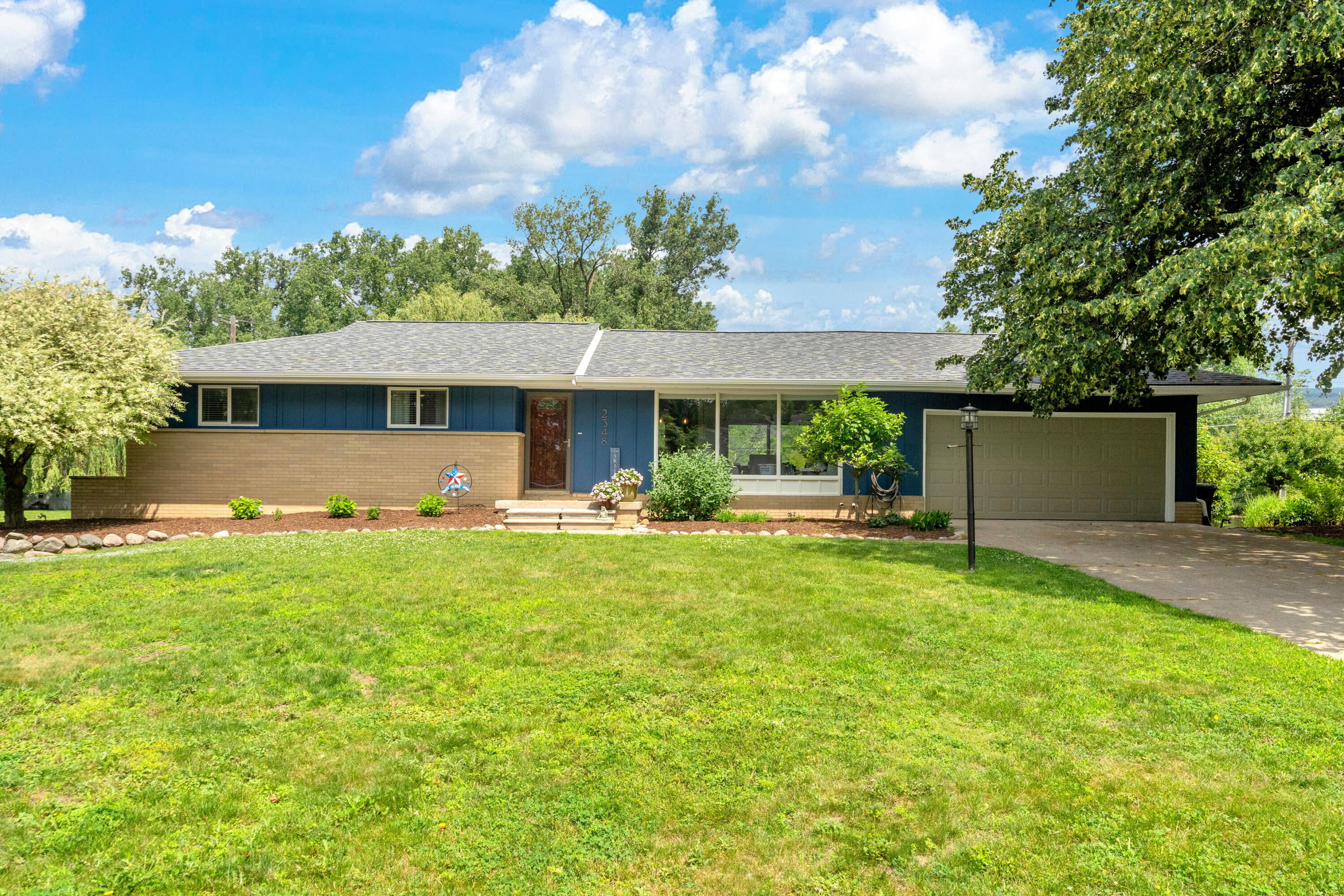2348 Pine Lake Road West Bloomfield, MI 48324 - Photo 1 of 47 1 - Cover