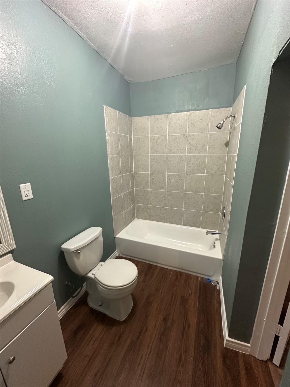 8611 Findlay Street Houston, TX 77017 - Photo 14 of 18 a bathroom with a toilet a sink and bathtub