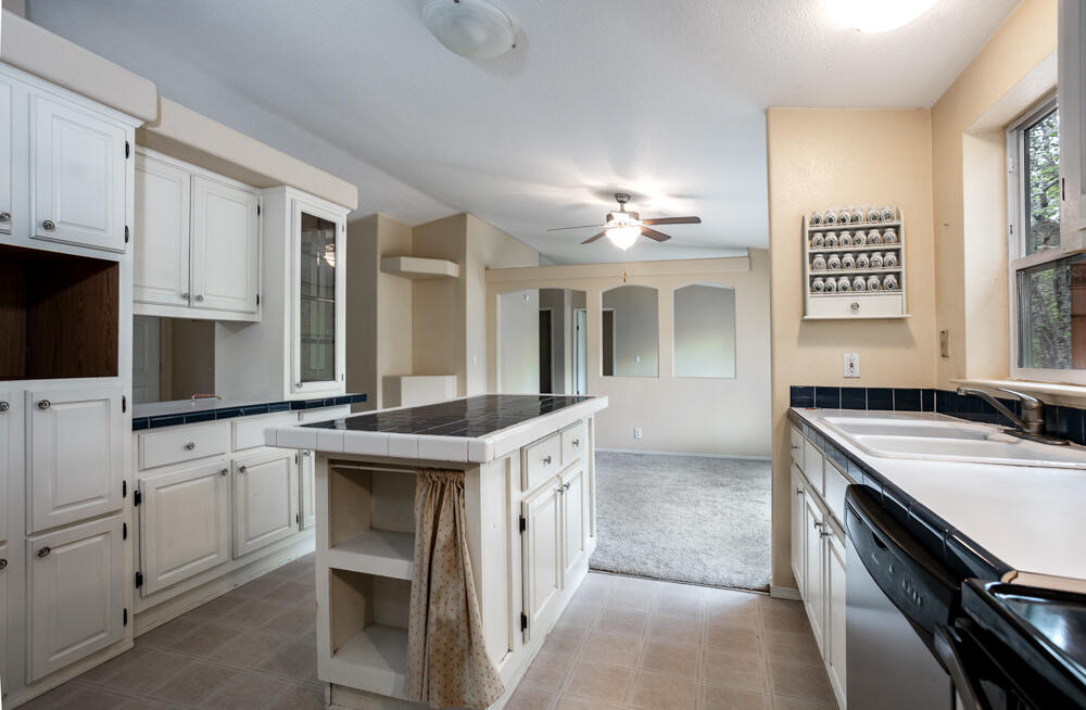 4902 Upper River Road Grants Pass, OR 97526 - Photo 18 of 55 Open Kitchen