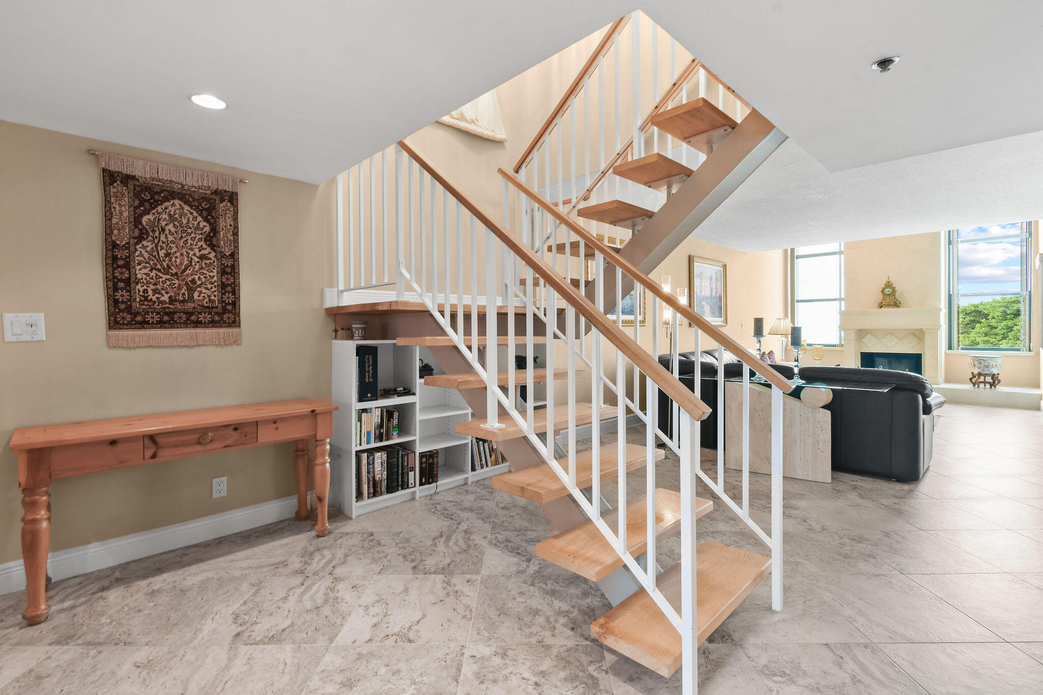 364 Golfview Road, Unit 506 North Palm Beach, FL 33408 - Photo 10 of 44 a view of entryway and hall