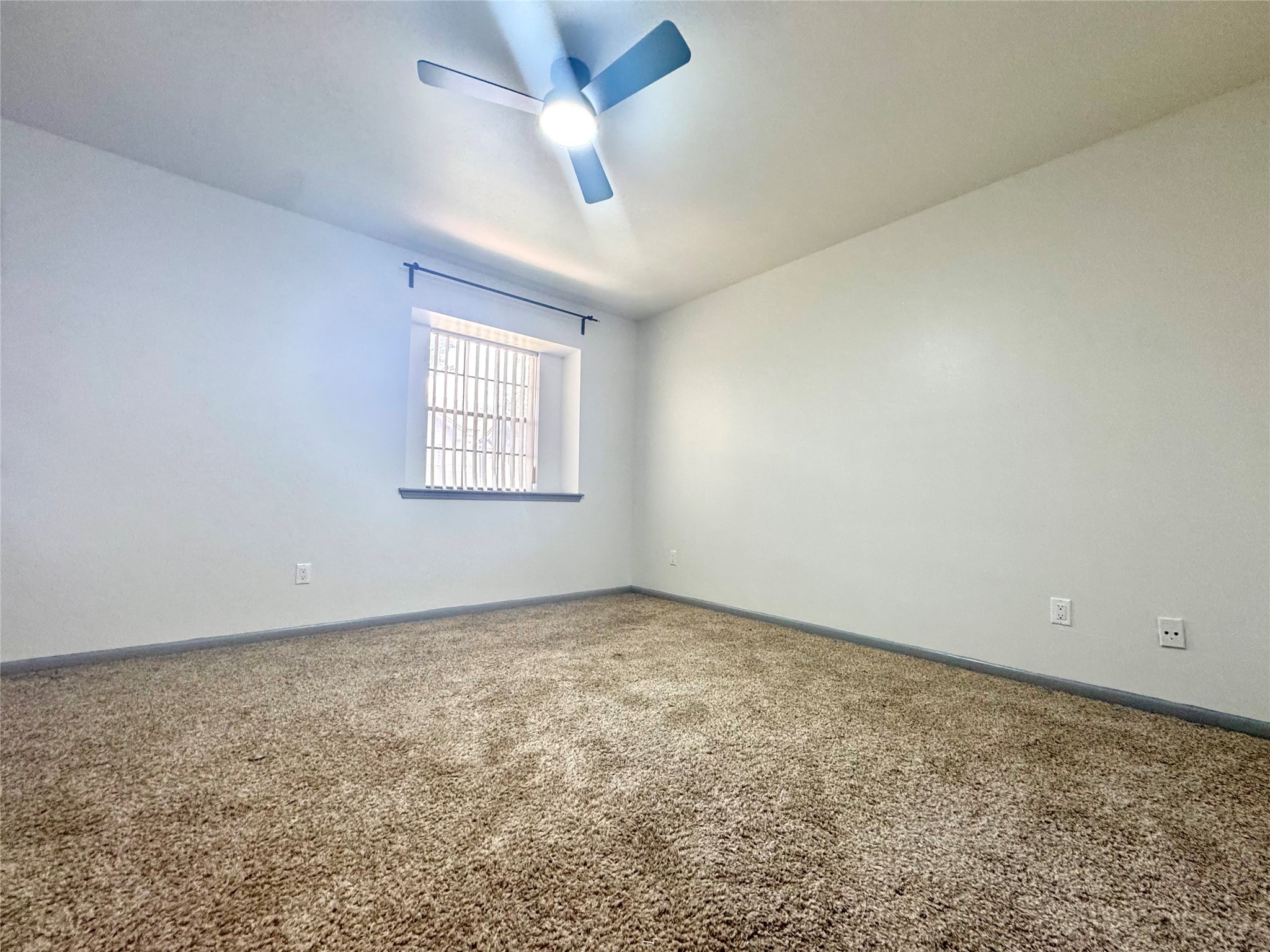 10010 Knoboak Drive, Unit 32 Houston, TX 77080 - Photo 11 of 17 an empty room with a window and a ceiling fan