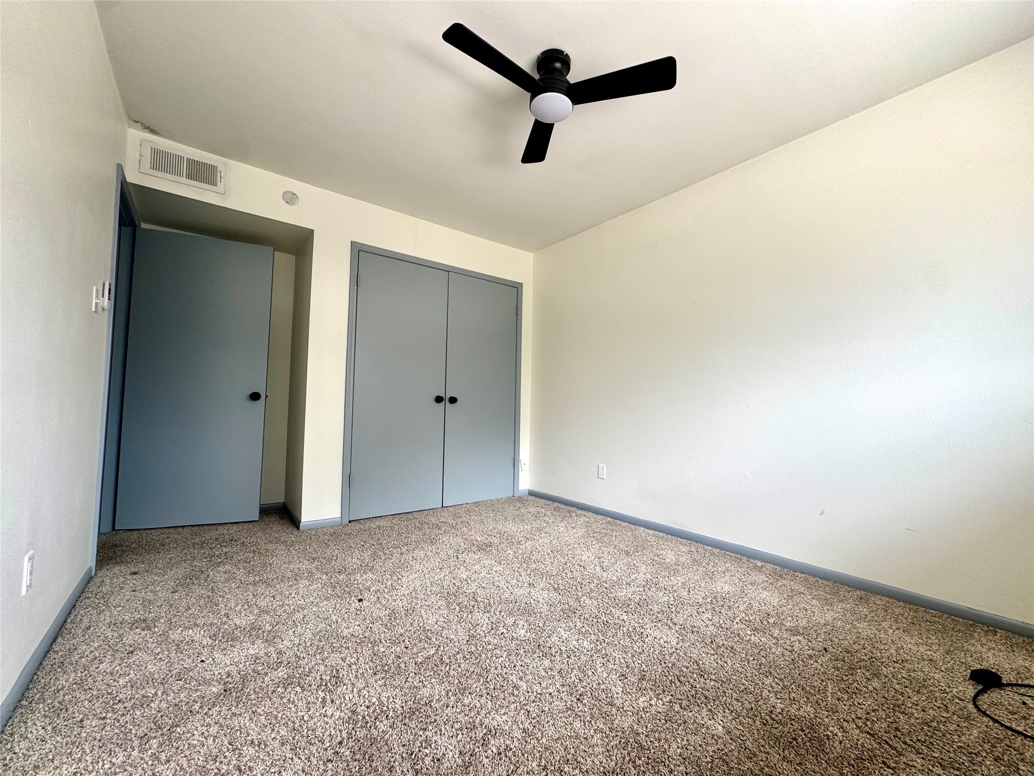 10010 Knoboak Drive, Unit 32 Houston, TX 77080 - Photo 16 of 17 an empty room with a ceiling fan and window