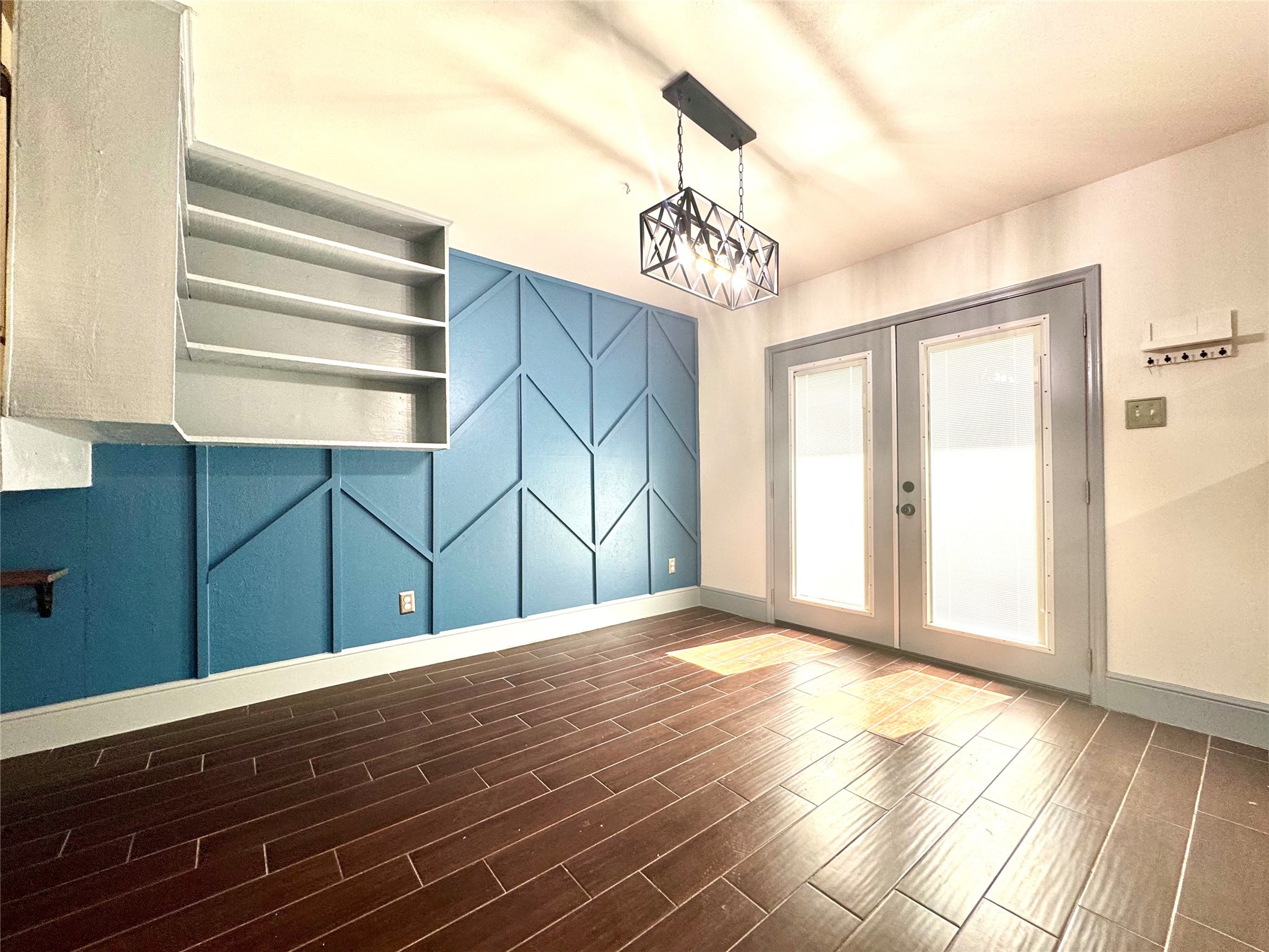 10010 Knoboak Drive, Unit 32 Houston, TX 77080 - Photo 4 of 17 a view of a room with wooden floor and windows