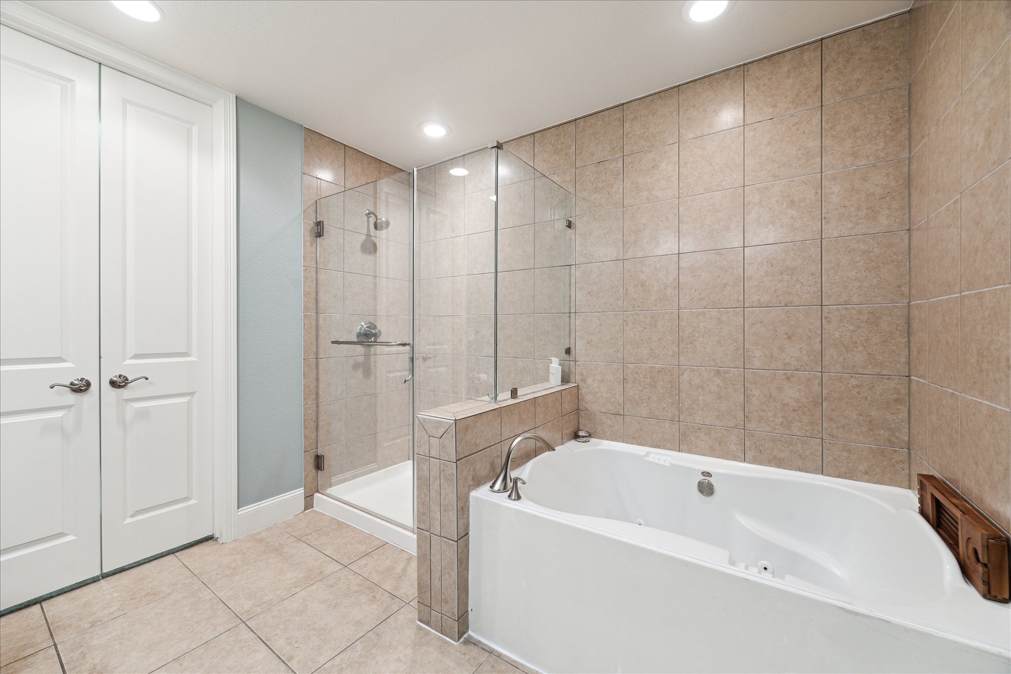 2120 Kipling Street, Unit 304 Houston, TX 77098 - Photo 13 of 21 a bathroom with a bathtub and a shower