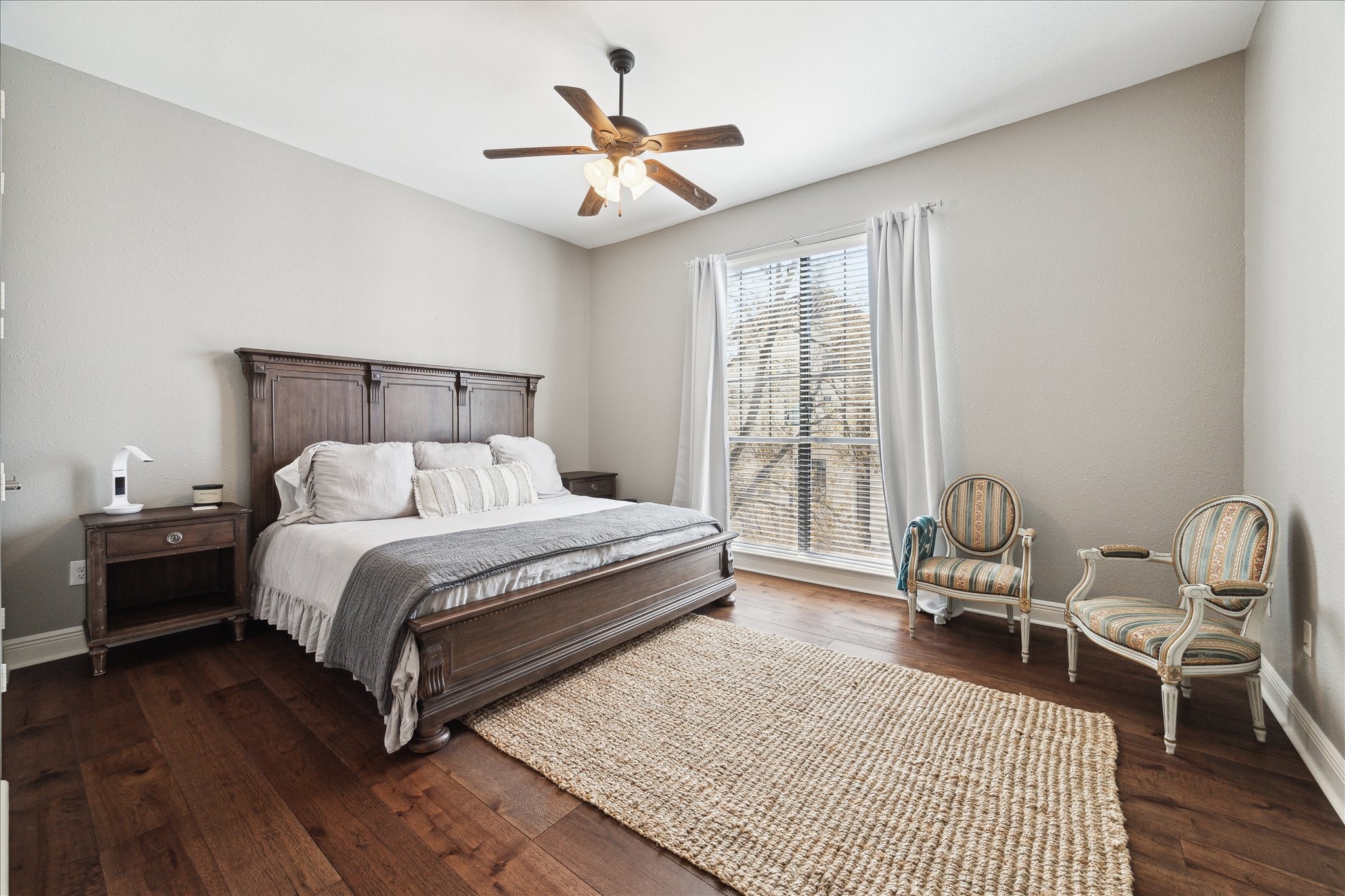 2120 Kipling Street, Unit 304 Houston, TX 77098 - Photo 14 of 21 a bed room with a bed and a chair