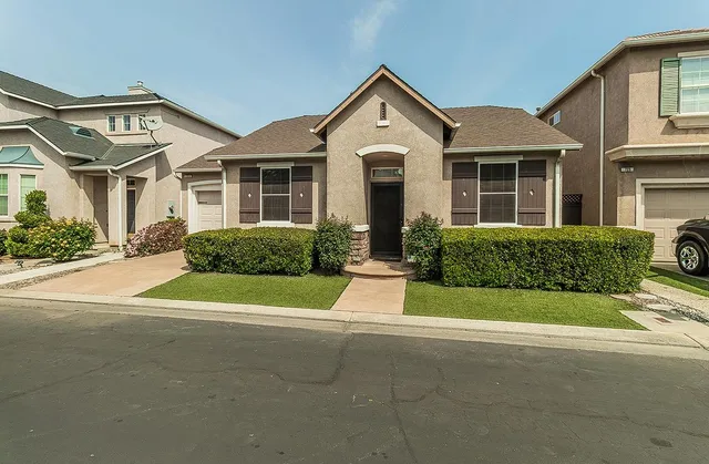 $415,000 | 735 West Brittany Lane, Clovis, CA 93619