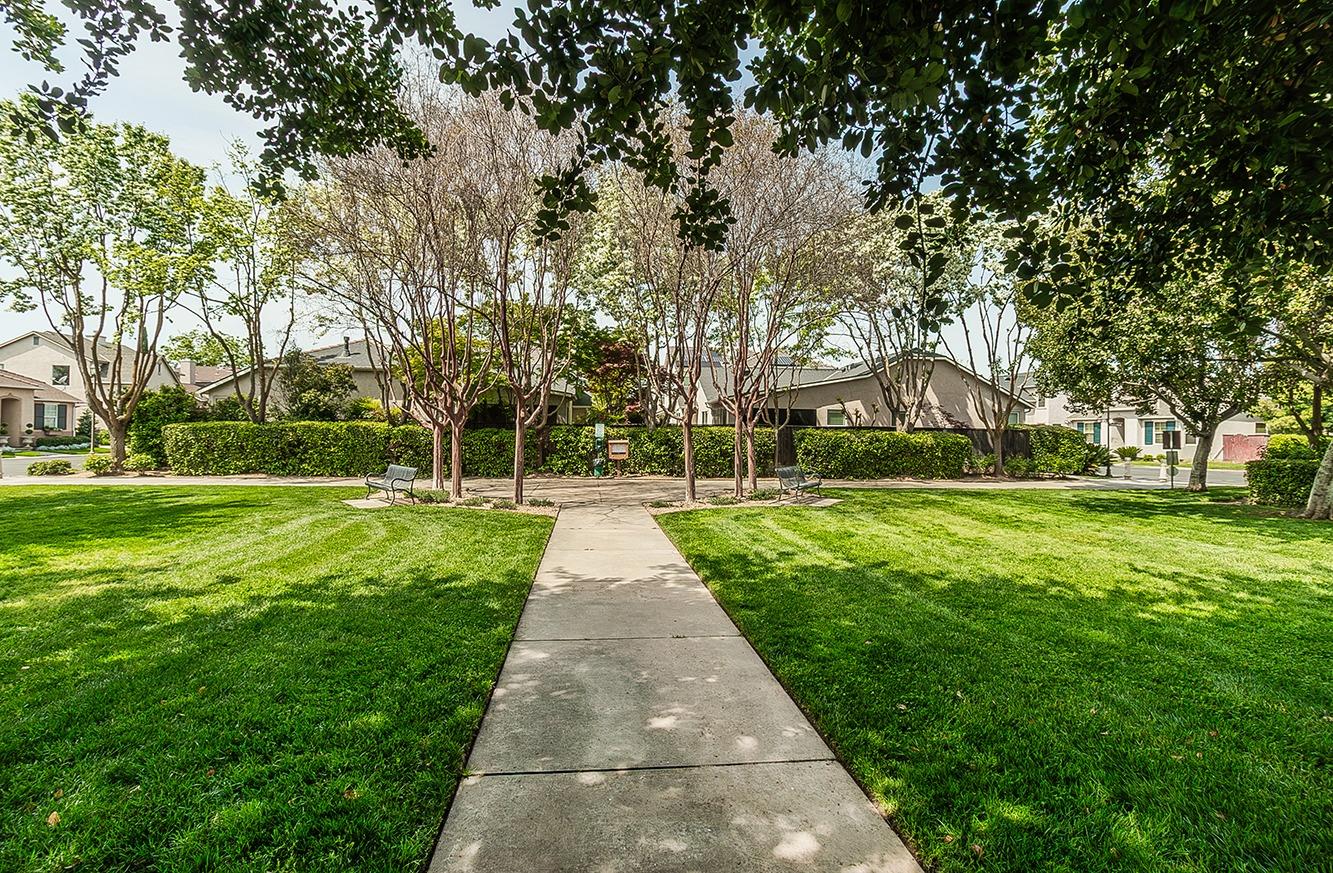 735 West Brittany Lane Clovis, CA 93619 - Photo 29 of 30 a front view of a house with garden