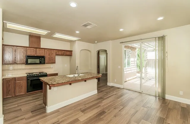 $415,000 | 735 West Brittany Lane, Clovis, CA 93619