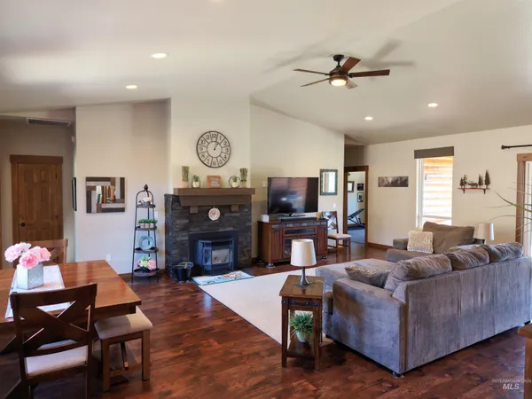 $965,000 | 14 Bobcat Court, Garden Valley, ID 83622