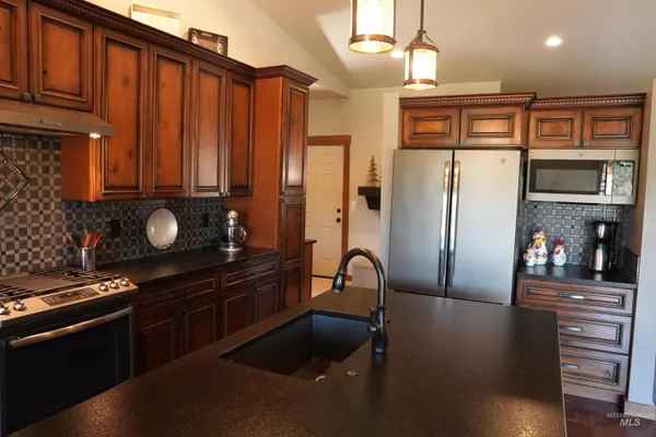 $965,000 | 14 Bobcat Court, Garden Valley, ID 83622