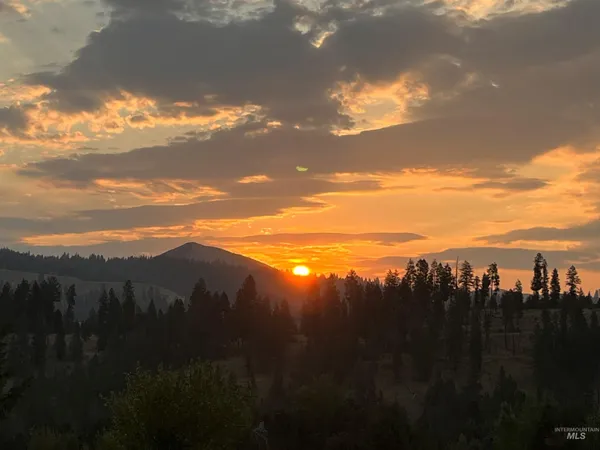 $965,000 | 14 Bobcat Court, Garden Valley, ID 83622