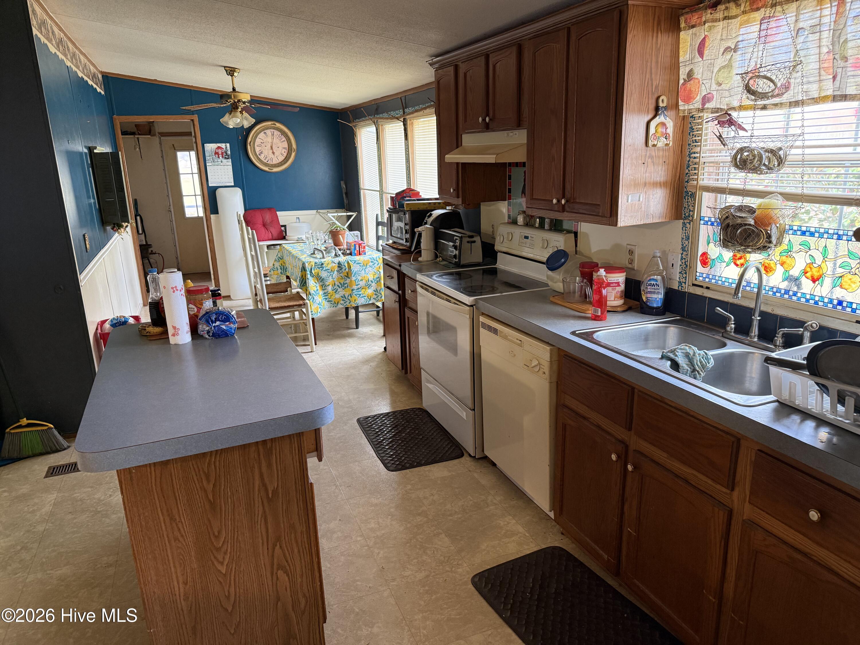 1848 Pleasant Grove Church Road Bladenboro, NC 28320 - Photo 5 of 12 IMG_3013